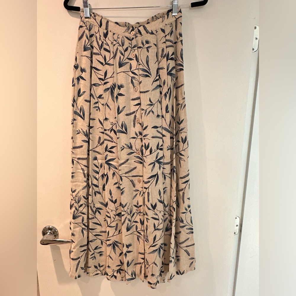 Vintage—Linen-rayon blend blue patterned maxi skirt from Jessica size 8-petite
